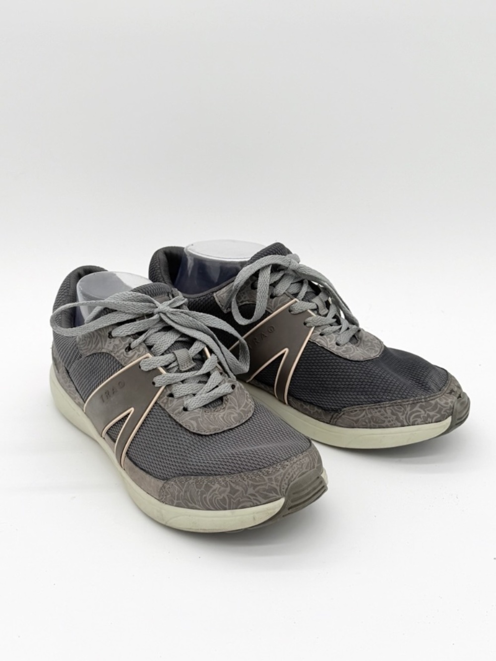 TRAQ by Alegria Qarma Womens Walking Shoes Size 8 38 Grey Paisley Smart Sneaker